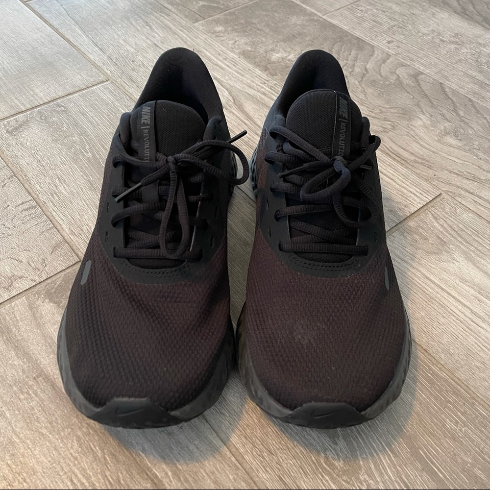 Nike Men's Revolution 5 - All Black - Picture 2 of 11